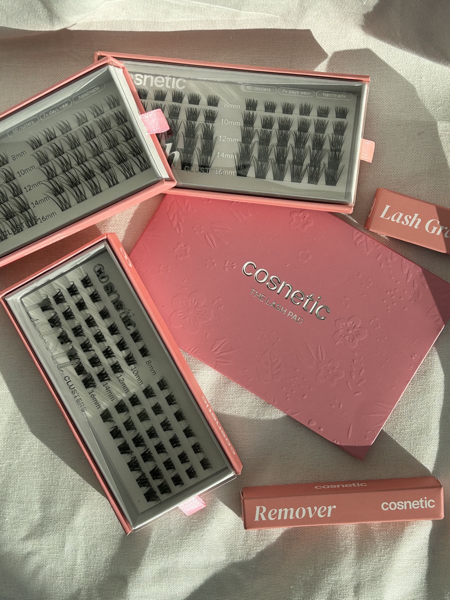 Cosnetic lash kit flat lay